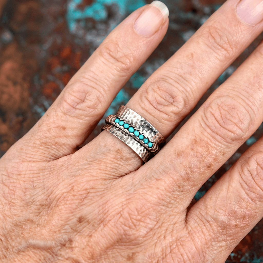 Elegant Hammered Silver Plated Turquoise Spinner Ring
