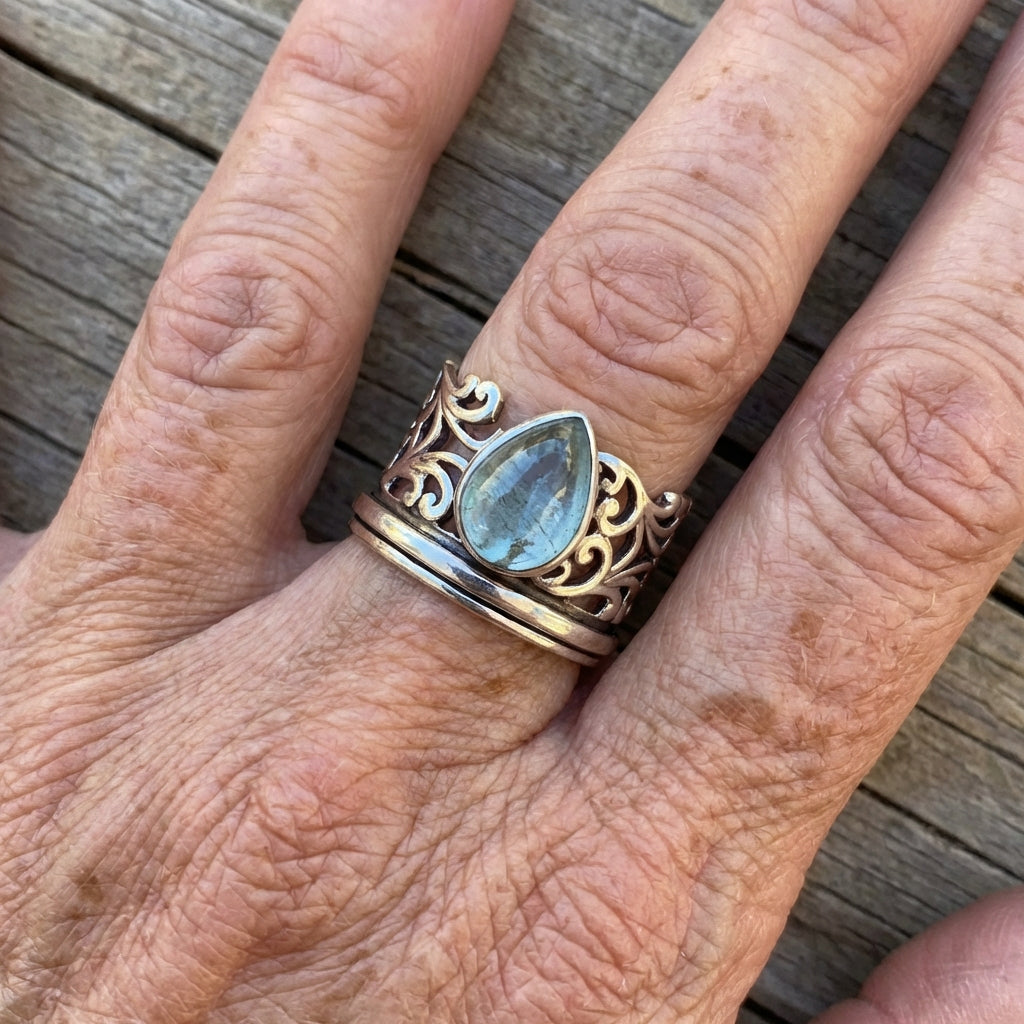 Elegant Green Onyx Leaf Silver Fidget Ring